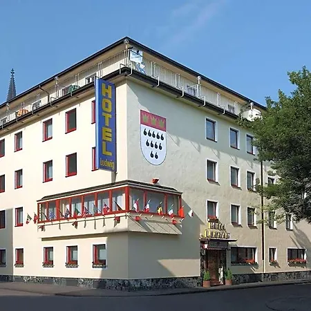 Ludwig Superior 3*